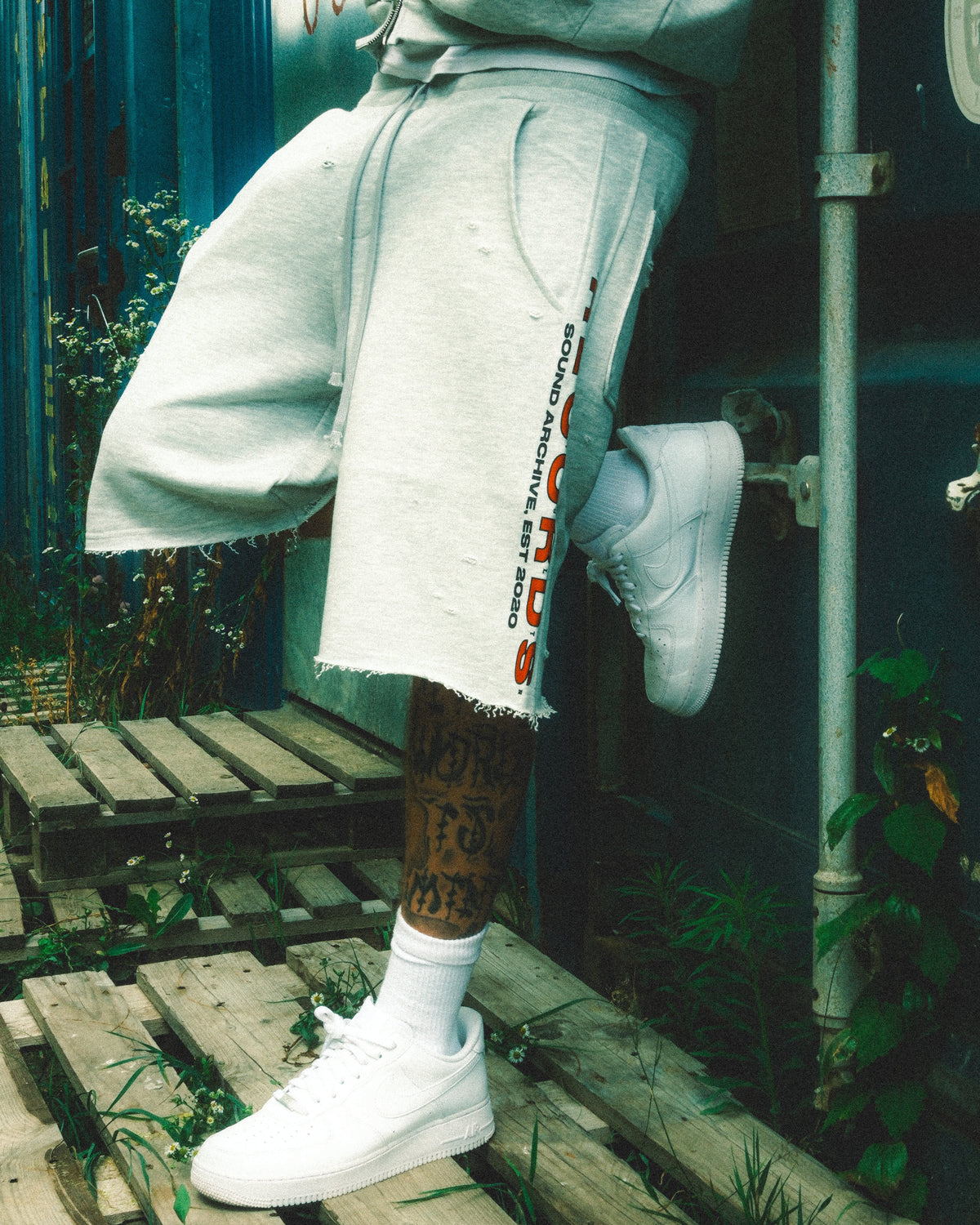 RECORDS DISTRESSED SHORTS