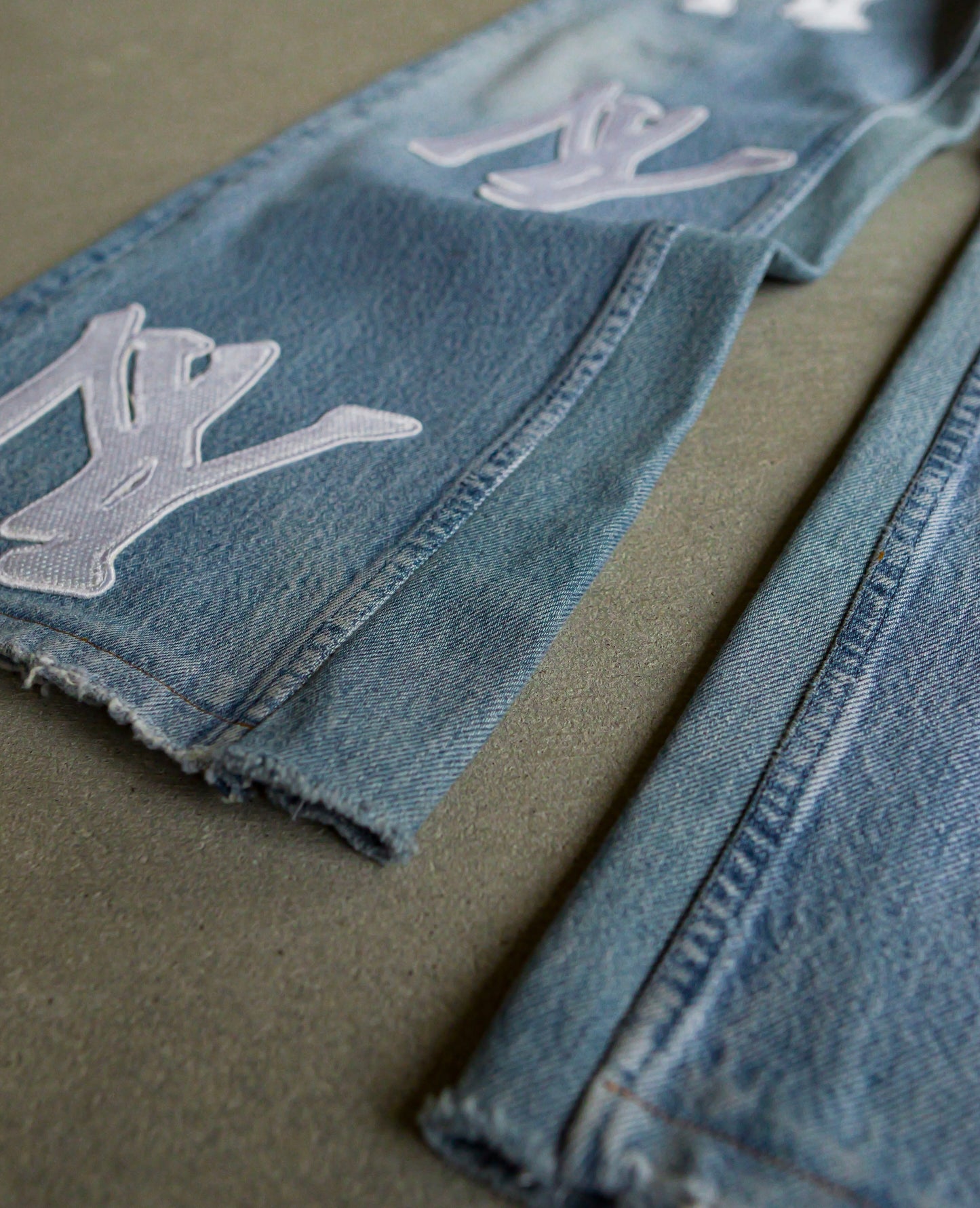 MLB EMBROIDERED JEANS