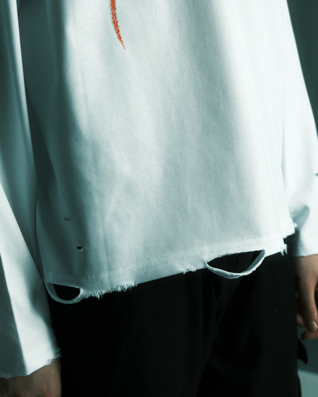 AXIAL DISTRESSED LONGSLEEVE