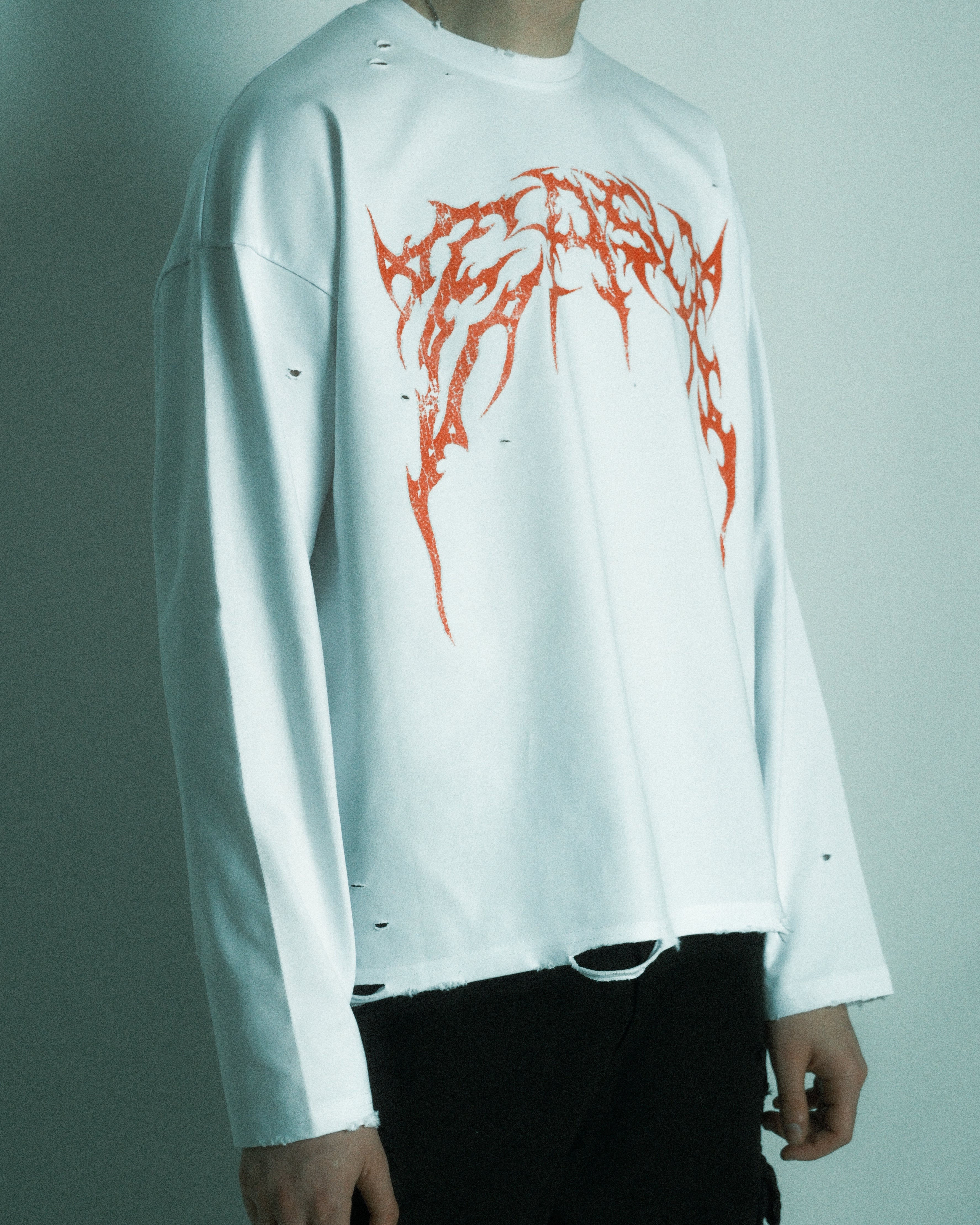 AXIAL DISTRESSED LONGSLEEVE