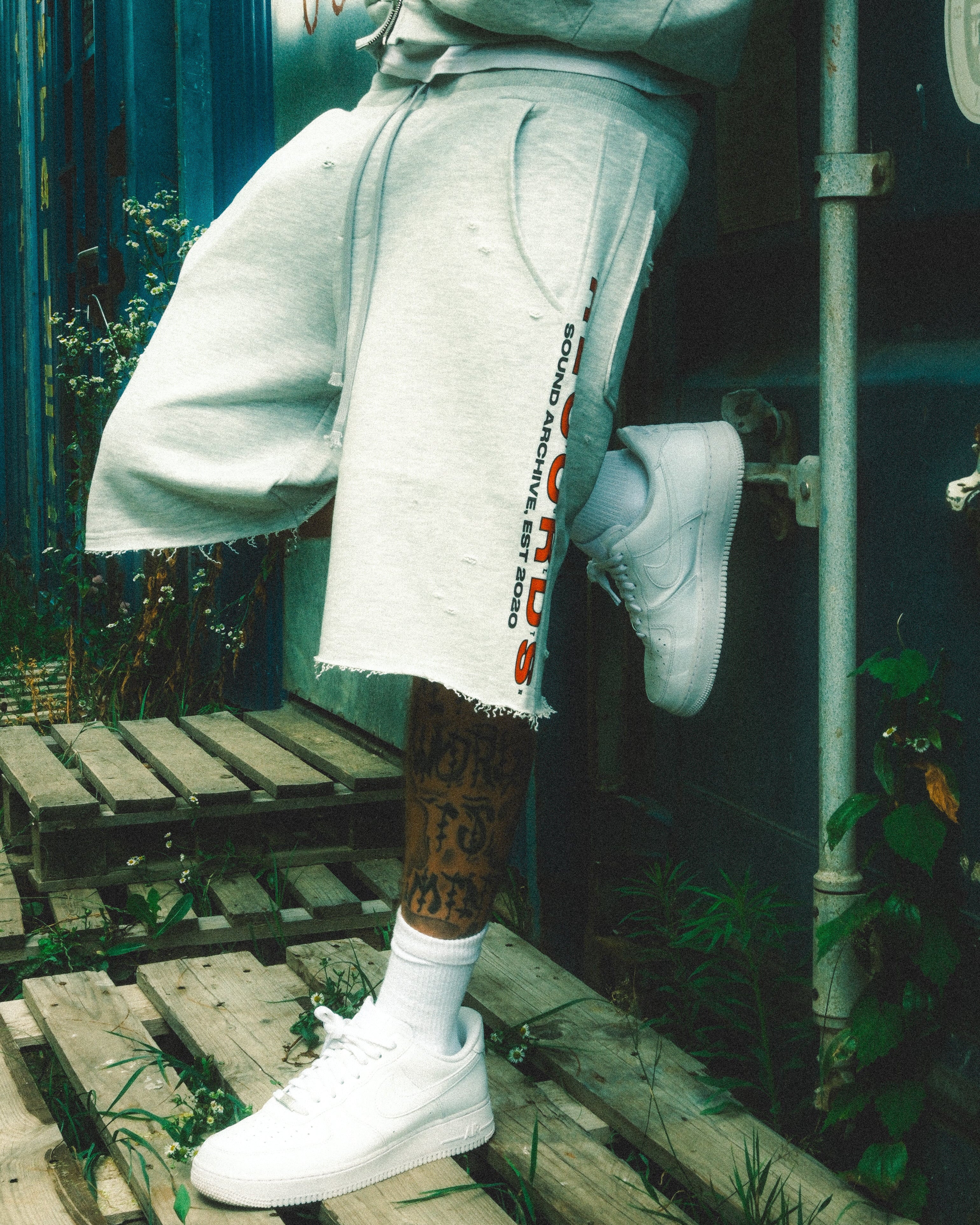 RECORDS DISTRESSED SHORTS