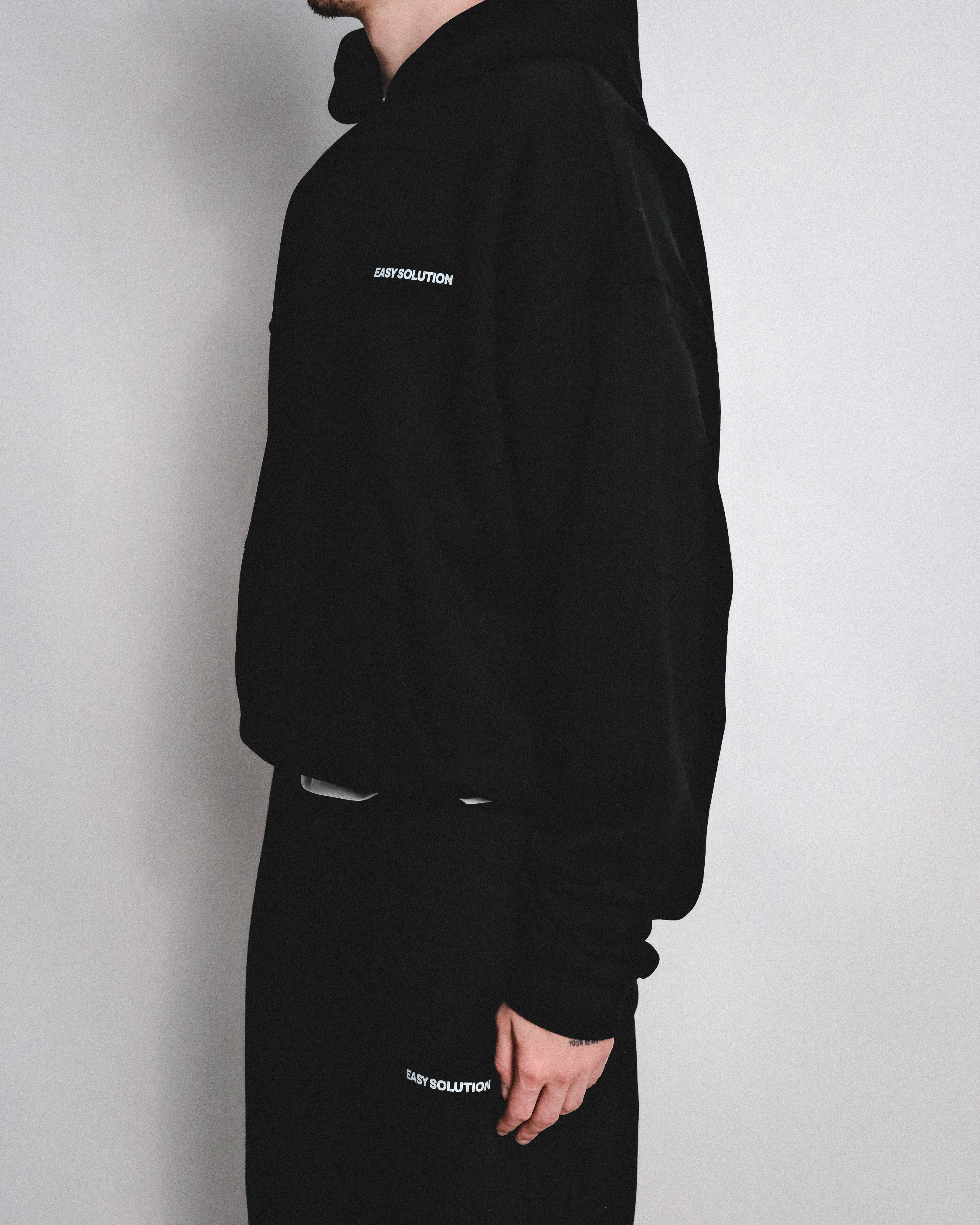 SIGNATURE HOODIE