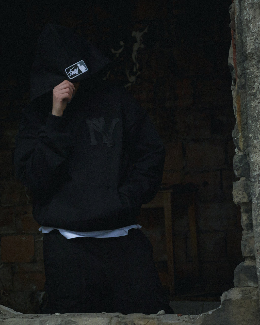 NEW YORK EMBROIDERD BLACK EDITION HOODIE